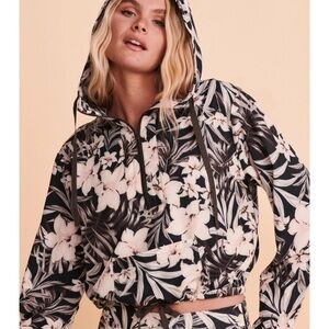 NWOT HURLEY QUARTER Windbreaker Jacket - Flower print Bikini Village Size Large